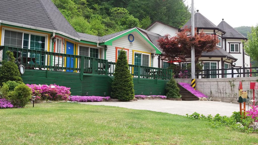 Charm Pension Капхён Экстерьер фото